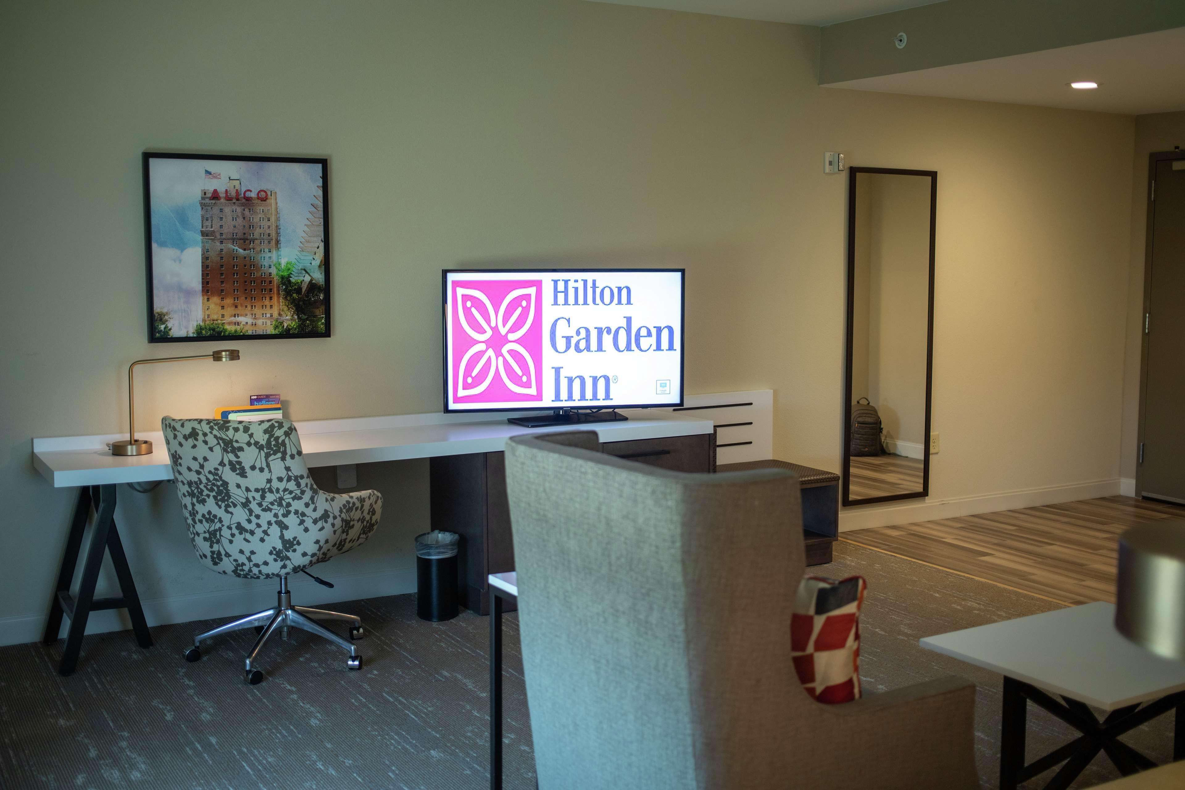 Hilton Garden Inn Waco Exterior photo