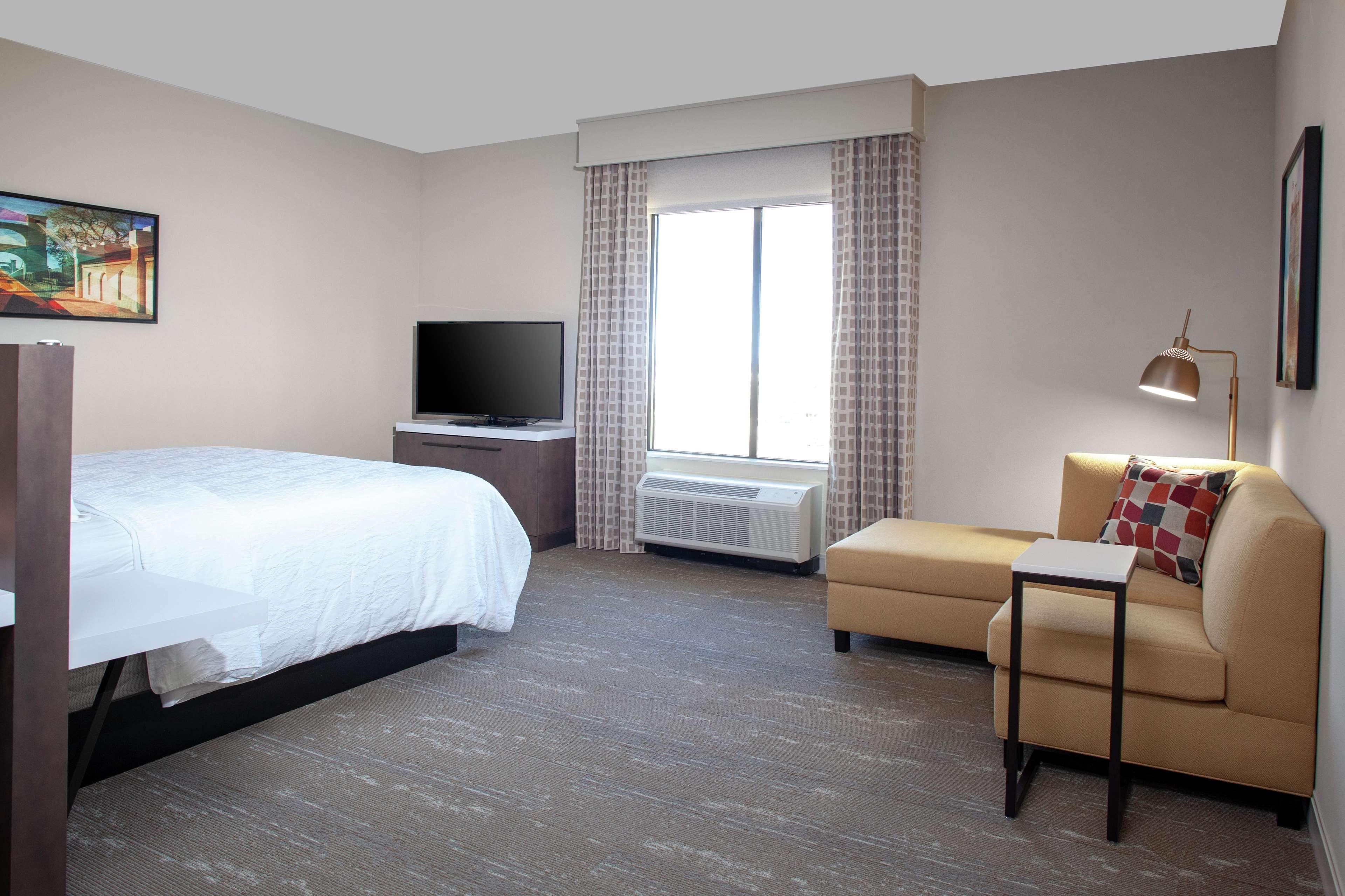 Hilton Garden Inn Waco Exterior photo