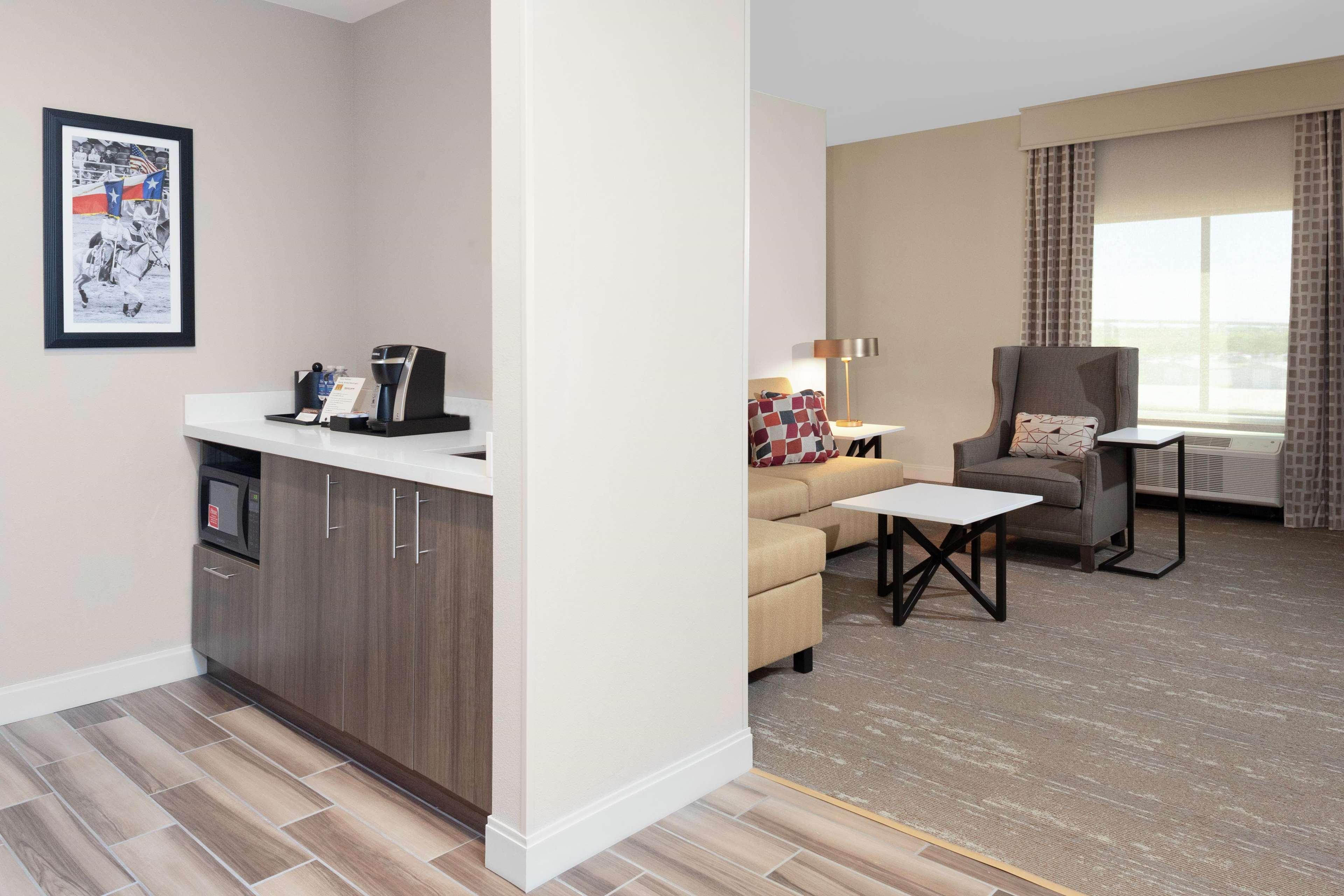 Hilton Garden Inn Waco Exterior photo