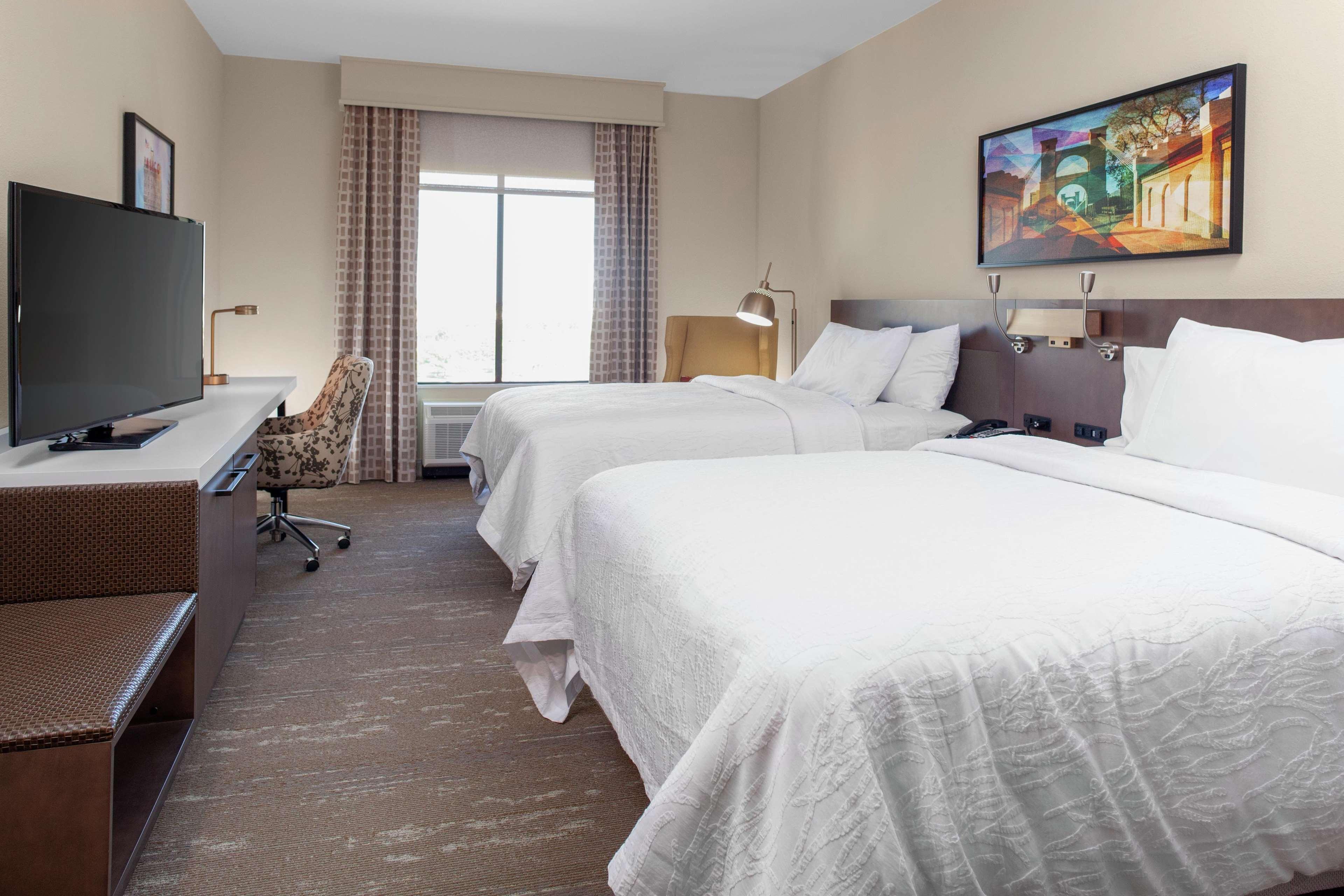 Hilton Garden Inn Waco Exterior photo