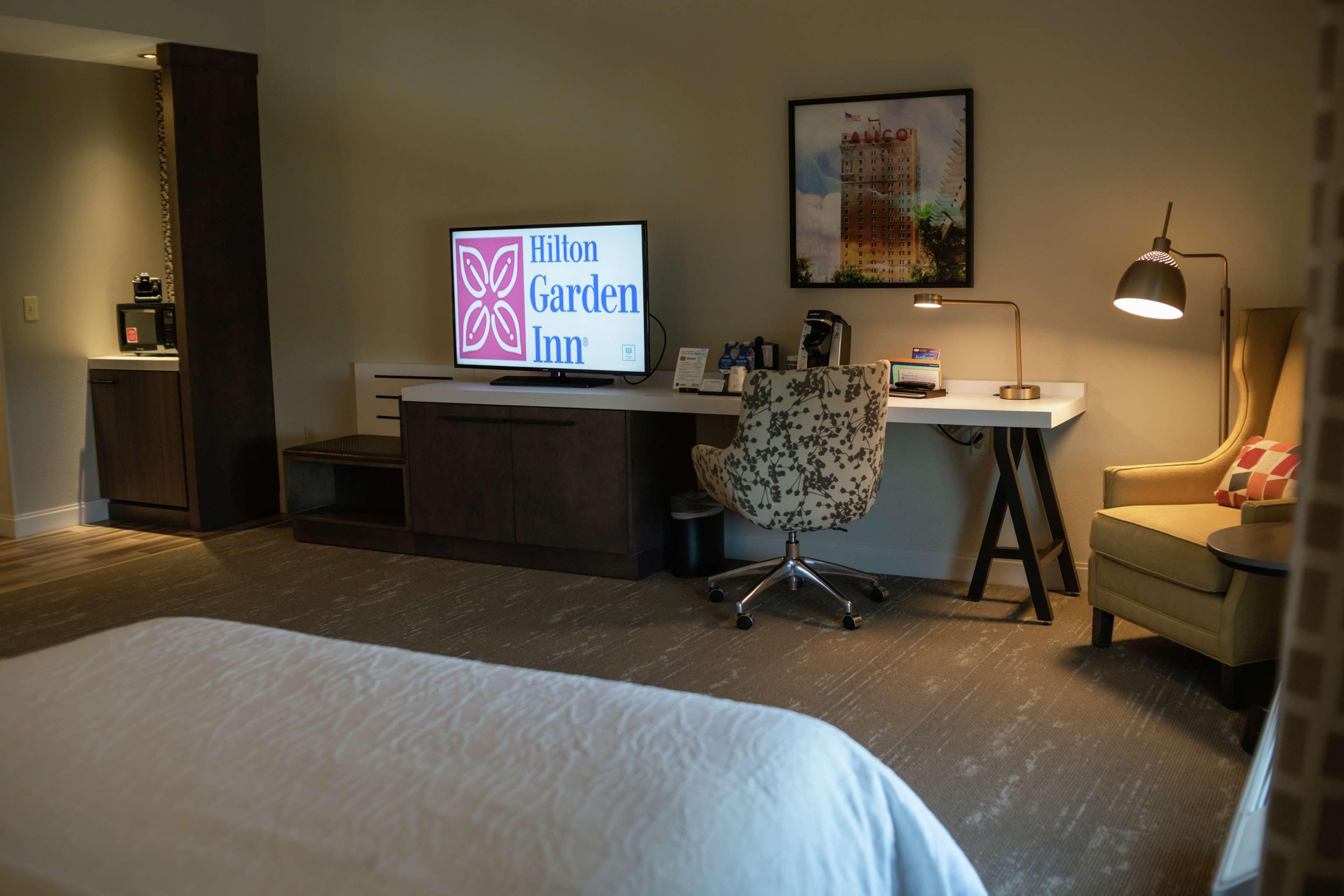 Hilton Garden Inn Waco Exterior photo